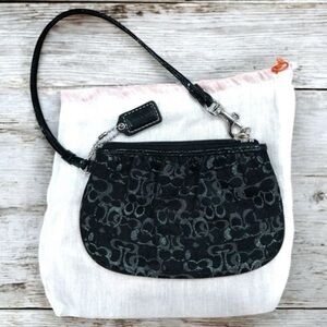 🪷 Coach Signature Optic Metallic Kissing C’s Wristlet & Dust Bag